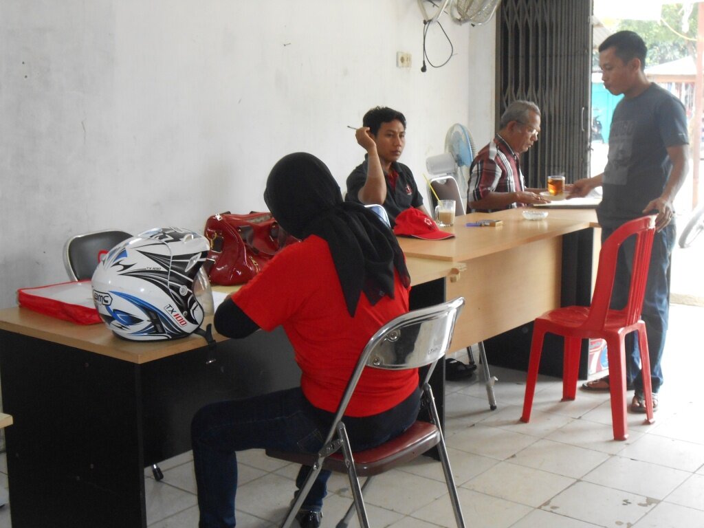 Peserta Calon Anggota KPU sedang Mengisi Formulir