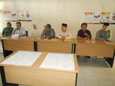 Kasubbag Hukum Membacakan SK PPK Pengganti