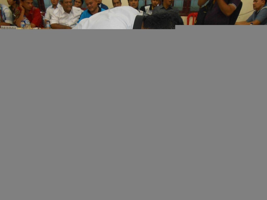 Ketua Divisi Hukum Memberikan Tandatangan untuk Penetapan Zona Alat Kampanye