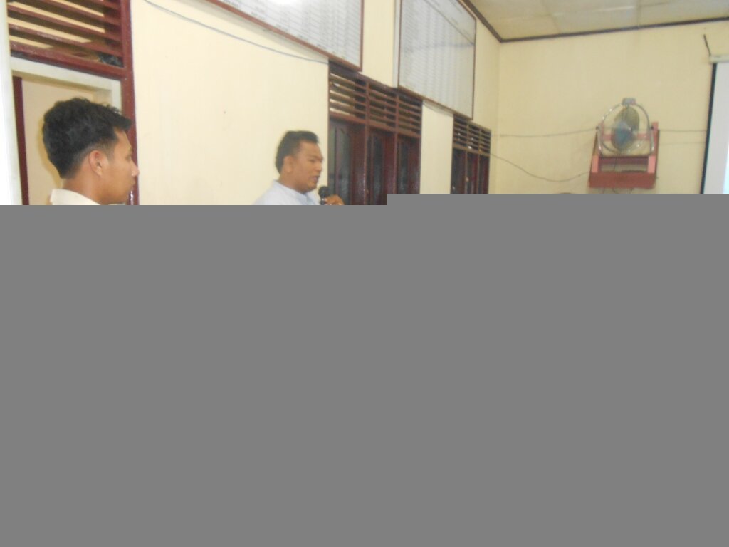 Peserta Rapat Memberikan Pertanyaan Kepada KPU Madina