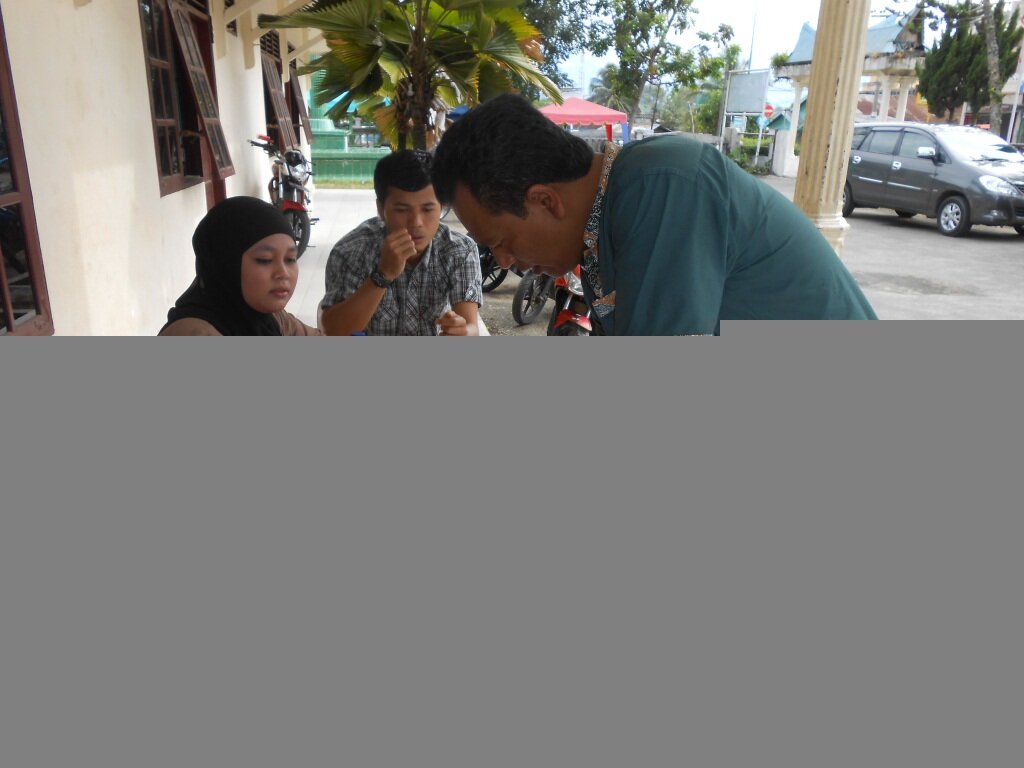 Peserta Sedang mingisi Daftar Hadir