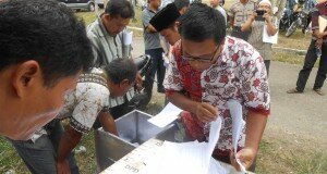 PEMBUKAAN KOTAK SUARA